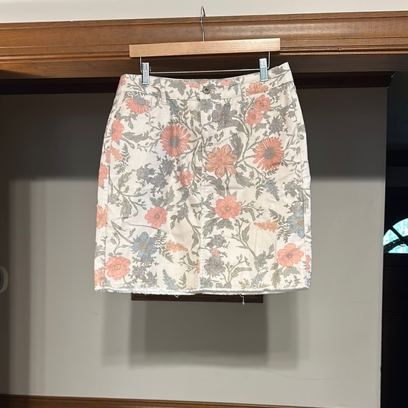 CHARLIE B Dresses & Skirts - Floral Print Charlie B Women's Skirt w/ Built in Shorts